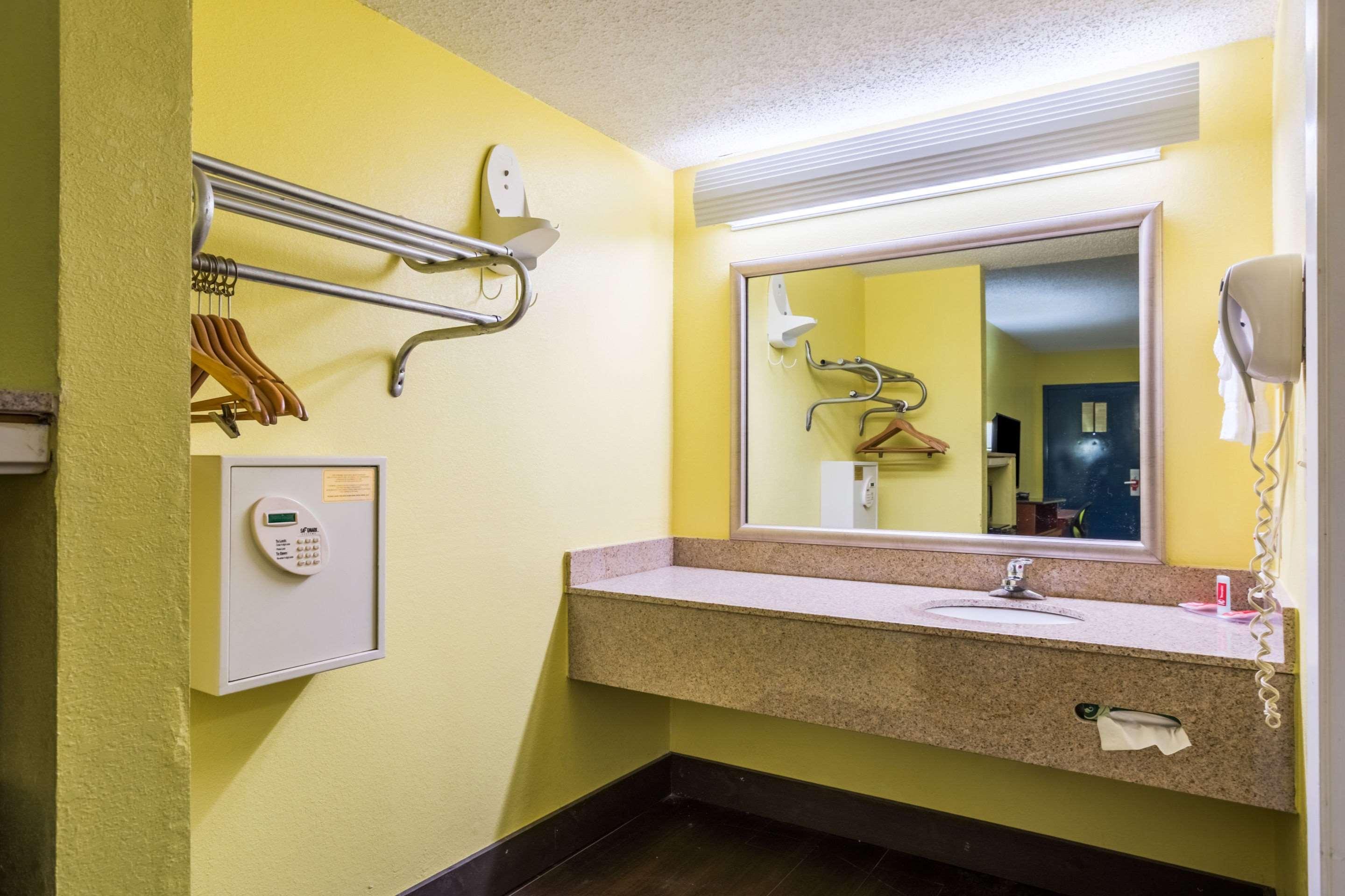 Econo Lodge Picayune Eksteriør billede